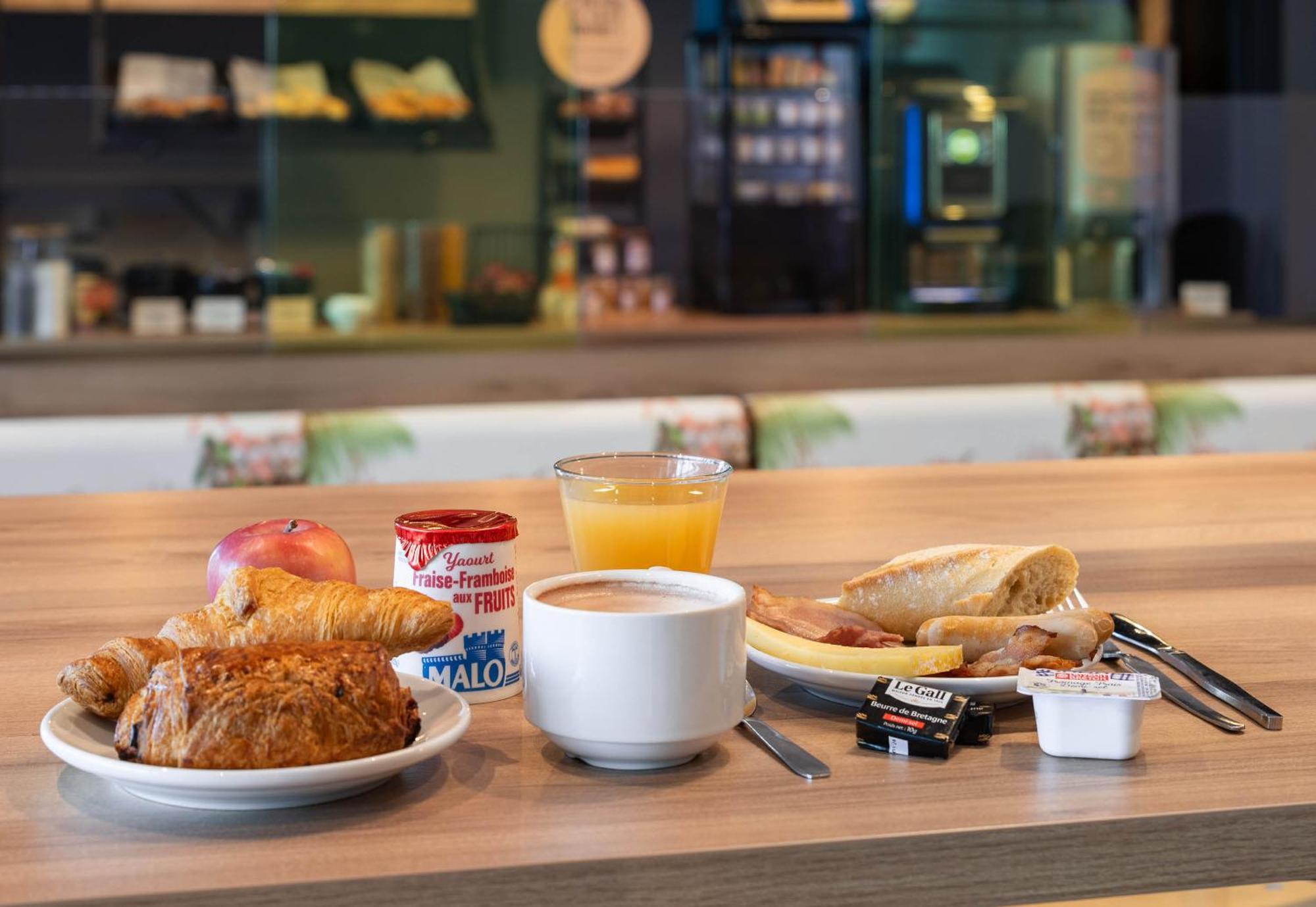 B&B Hotel Massieux Genay Genay  外观 照片
