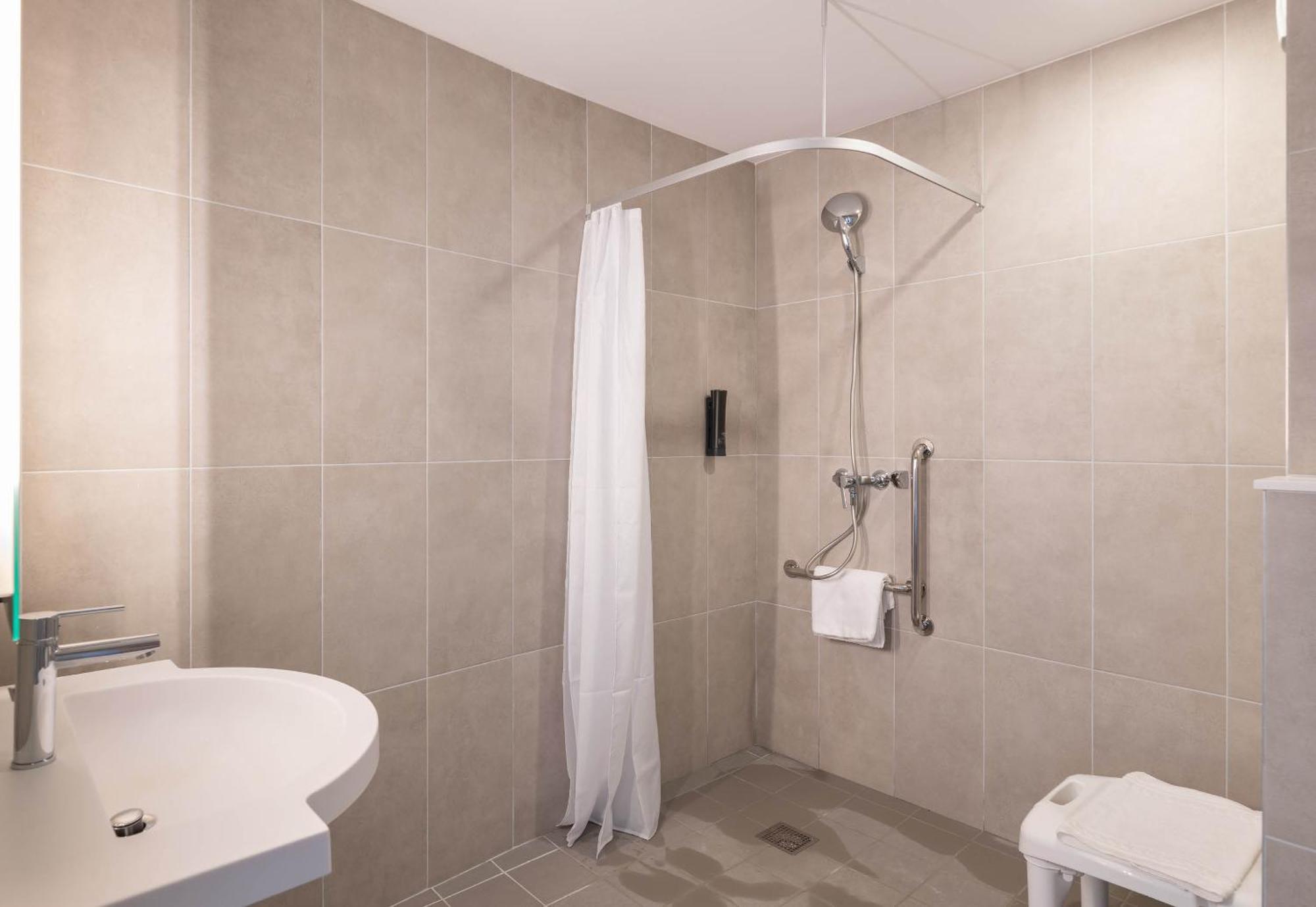 B&B Hotel Massieux Genay Genay  外观 照片